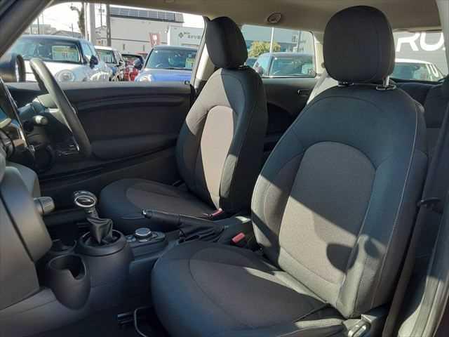 ＭＩＮＩ ワン　フェイバリットスタイル　クールパッケージ　純正ＨＤＤナビ　Ｂｌｕｅｔｏｏｔｈ　純正１５インチアルミホイール　禁煙車　Ｂｌｕｅｔｏｏｔｈ　キーレスエントリー　ＭＴモード付オートマチックシフト（30枚目）