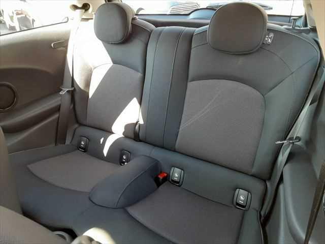 ＭＩＮＩ ワン　フェイバリットスタイル　クールパッケージ　純正ＨＤＤナビ　Ｂｌｕｅｔｏｏｔｈ　純正１５インチアルミホイール　禁煙車　Ｂｌｕｅｔｏｏｔｈ　キーレスエントリー　ＭＴモード付オートマチックシフト（31枚目）