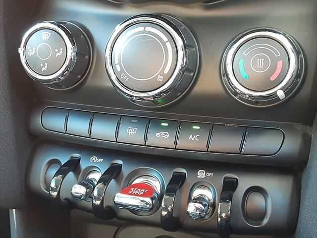 ＭＩＮＩ ワン　フェイバリットスタイル　クールパッケージ　純正ＨＤＤナビ　Ｂｌｕｅｔｏｏｔｈ　純正１５インチアルミホイール　禁煙車　Ｂｌｕｅｔｏｏｔｈ　キーレスエントリー　ＭＴモード付オートマチックシフト（33枚目）