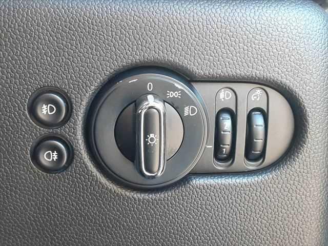 ＭＩＮＩ ワン　フェイバリットスタイル　クールパッケージ　純正ＨＤＤナビ　Ｂｌｕｅｔｏｏｔｈ　純正１５インチアルミホイール　禁煙車　Ｂｌｕｅｔｏｏｔｈ　キーレスエントリー　ＭＴモード付オートマチックシフト（35枚目）