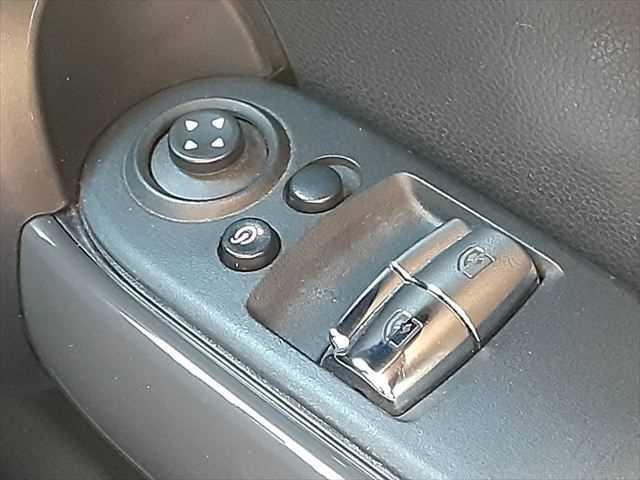 ＭＩＮＩ ワン　フェイバリットスタイル　クールパッケージ　純正ＨＤＤナビ　Ｂｌｕｅｔｏｏｔｈ　純正１５インチアルミホイール　禁煙車　Ｂｌｕｅｔｏｏｔｈ　キーレスエントリー　ＭＴモード付オートマチックシフト（38枚目）