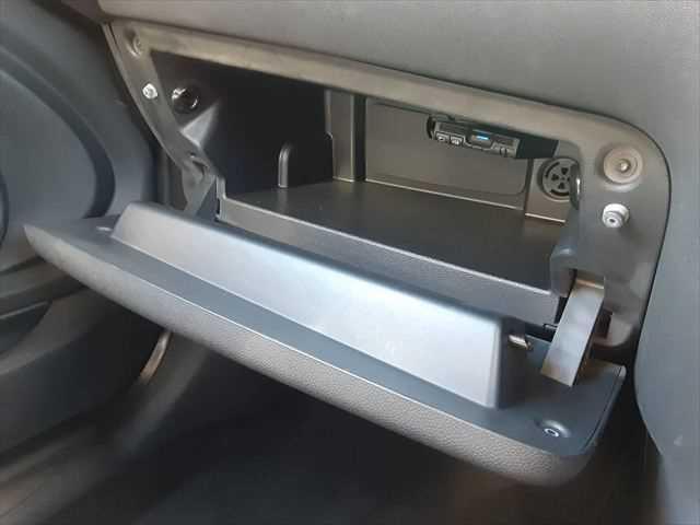 ＭＩＮＩ ワン　フェイバリットスタイル　クールパッケージ　純正ＨＤＤナビ　Ｂｌｕｅｔｏｏｔｈ　純正１５インチアルミホイール　禁煙車　Ｂｌｕｅｔｏｏｔｈ　キーレスエントリー　ＭＴモード付オートマチックシフト（40枚目）