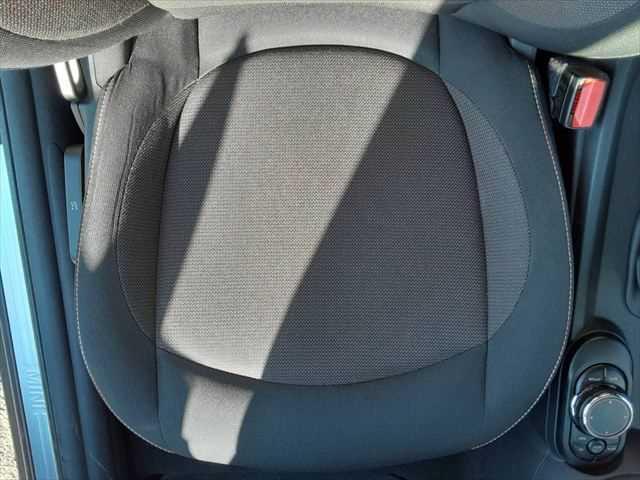 ＭＩＮＩ ワン　フェイバリットスタイル　クールパッケージ　純正ＨＤＤナビ　Ｂｌｕｅｔｏｏｔｈ　純正１５インチアルミホイール　禁煙車　Ｂｌｕｅｔｏｏｔｈ　キーレスエントリー　ＭＴモード付オートマチックシフト（49枚目）