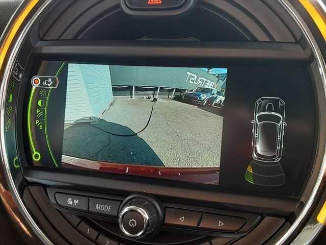 ＭＩＮＩ クーパーＤ　ペッパーＰＫＧ　スマートキー　ＬＥＤヘッドライト　バックカメラ　障害物センサー　禁煙車　純正ＨＤＤナビ　Ｂｌｕｅｔｏｏｔｈ　ＥＴＣ　純正１５インチアルミホイール　ＭＴモード付　盗難防止装置（6枚目）