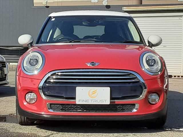 ＭＩＮＩ クーパーＤ　ペッパーＰＫＧ　スマートキー　ＬＥＤヘッドライト　バックカメラ　障害物センサー　禁煙車　純正ＨＤＤナビ　Ｂｌｕｅｔｏｏｔｈ　ＥＴＣ　純正１５インチアルミホイール　ＭＴモード付　盗難防止装置（14枚目）