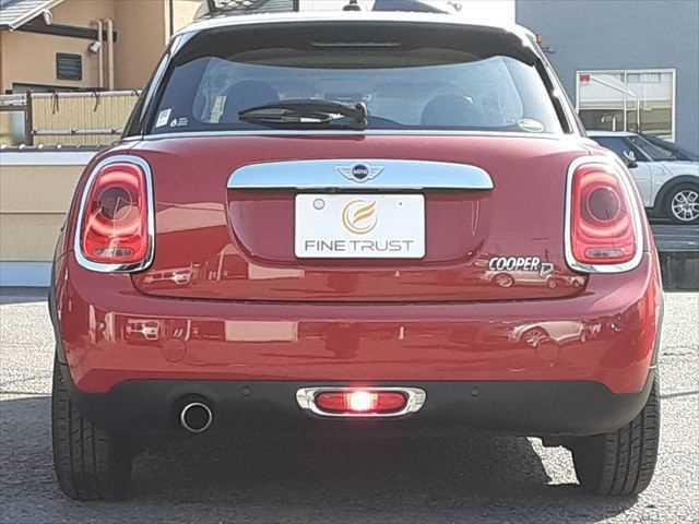 ＭＩＮＩ クーパーＤ　ペッパーＰＫＧ　スマートキー　ＬＥＤヘッドライト　バックカメラ　障害物センサー　禁煙車　純正ＨＤＤナビ　Ｂｌｕｅｔｏｏｔｈ　ＥＴＣ　純正１５インチアルミホイール　ＭＴモード付　盗難防止装置（18枚目）
