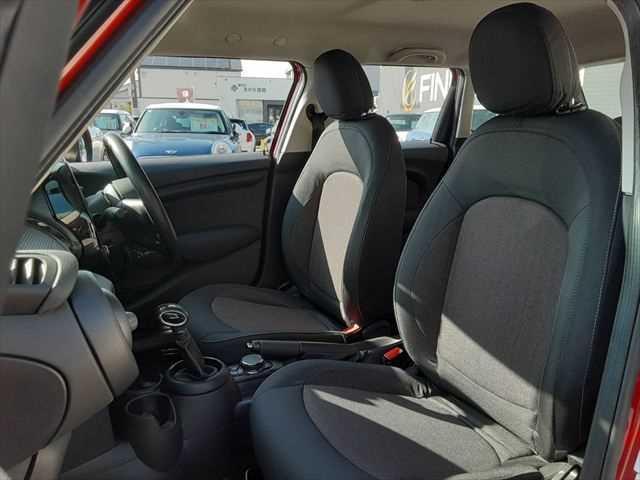 ＭＩＮＩ クーパーＤ　ペッパーＰＫＧ　スマートキー　ＬＥＤヘッドライト　バックカメラ　障害物センサー　禁煙車　純正ＨＤＤナビ　Ｂｌｕｅｔｏｏｔｈ　ＥＴＣ　純正１５インチアルミホイール　ＭＴモード付　盗難防止装置（21枚目）