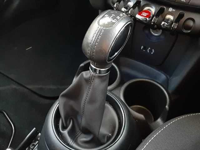 ＭＩＮＩ クーパーＤ　ペッパーＰＫＧ　スマートキー　ＬＥＤヘッドライト　バックカメラ　障害物センサー　禁煙車　純正ＨＤＤナビ　Ｂｌｕｅｔｏｏｔｈ　ＥＴＣ　純正１５インチアルミホイール　ＭＴモード付　盗難防止装置（23枚目）