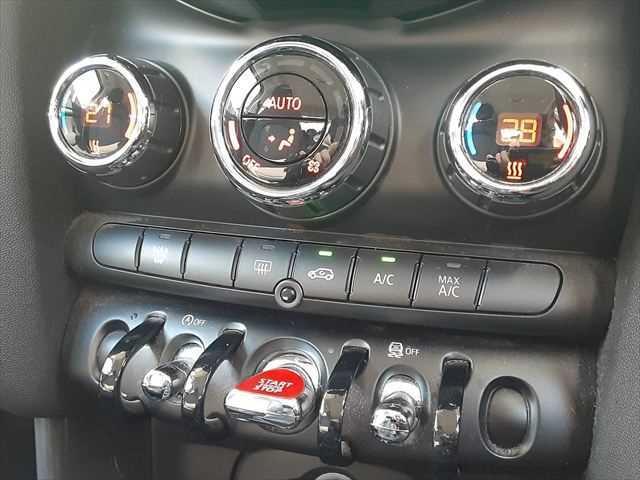 ＭＩＮＩ クーパーＤ　ペッパーＰＫＧ　スマートキー　ＬＥＤヘッドライト　バックカメラ　障害物センサー　禁煙車　純正ＨＤＤナビ　Ｂｌｕｅｔｏｏｔｈ　ＥＴＣ　純正１５インチアルミホイール　ＭＴモード付　盗難防止装置（24枚目）