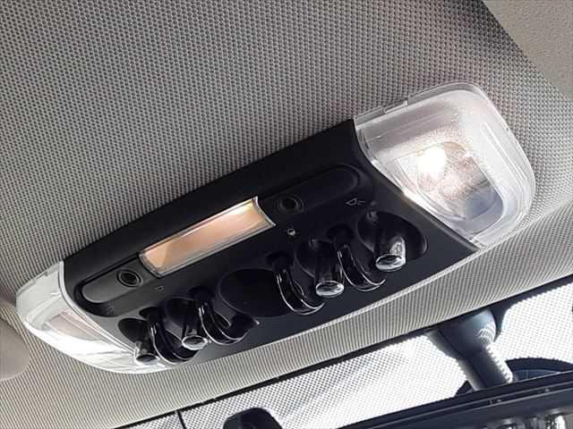 ＭＩＮＩ クーパーＤ　ペッパーＰＫＧ　スマートキー　ＬＥＤヘッドライト　バックカメラ　障害物センサー　禁煙車　純正ＨＤＤナビ　Ｂｌｕｅｔｏｏｔｈ　ＥＴＣ　純正１５インチアルミホイール　ＭＴモード付　盗難防止装置（29枚目）