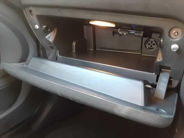 ＭＩＮＩ クーパーＤ　ペッパーＰＫＧ　スマートキー　ＬＥＤヘッドライト　バックカメラ　障害物センサー　禁煙車　純正ＨＤＤナビ　Ｂｌｕｅｔｏｏｔｈ　ＥＴＣ　純正１５インチアルミホイール　ＭＴモード付　盗難防止装置（32枚目）