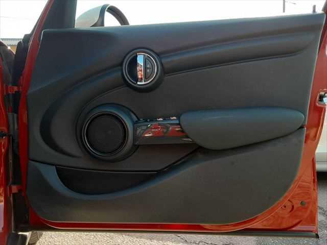 ＭＩＮＩ クーパーＤ　ペッパーＰＫＧ　スマートキー　ＬＥＤヘッドライト　バックカメラ　障害物センサー　禁煙車　純正ＨＤＤナビ　Ｂｌｕｅｔｏｏｔｈ　ＥＴＣ　純正１５インチアルミホイール　ＭＴモード付　盗難防止装置（41枚目）