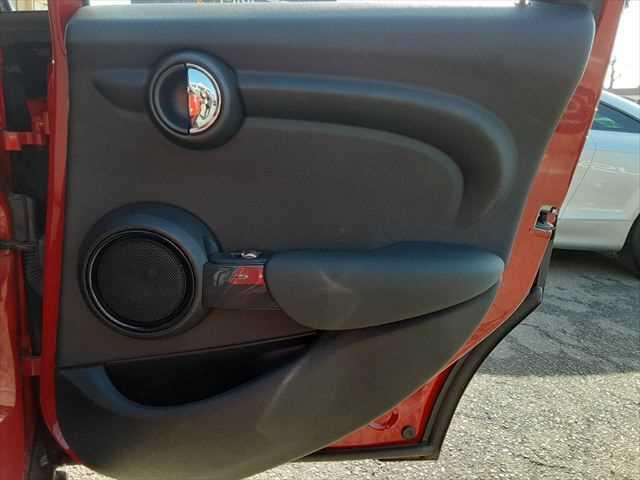 ＭＩＮＩ クーパーＤ　ペッパーＰＫＧ　スマートキー　ＬＥＤヘッドライト　バックカメラ　障害物センサー　禁煙車　純正ＨＤＤナビ　Ｂｌｕｅｔｏｏｔｈ　ＥＴＣ　純正１５インチアルミホイール　ＭＴモード付　盗難防止装置（44枚目）