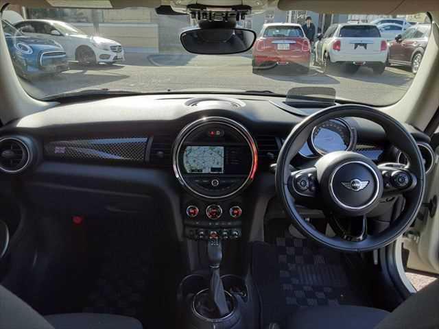 ���C���p�l����