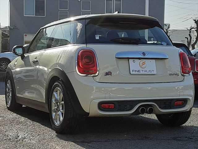 ���Ԃł��z���̏ꍇ�A�����P�X���t����C���^�[���疼�É����ʂɖ�T���B�d�Ԃł��z���̏ꍇ�A�Ŋ��w�u�i�q�t����w�v�ɂȂ�܂��B