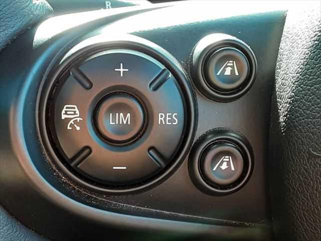 �����[�_�[�N���[�Y�R���g���[��