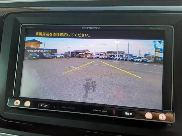 ザ・ビートル デザイン　クルーズコントロール　純正ＳＤナビ　ディスチャージヘッドランプ　バックカメラ　クリアランスソナー　禁煙車　地デジテレビ　Ｂｌｕｅｔｏｏｔｈ　ＭＴモード付シフト　ミュージックサーバー　キーレス（6枚目）