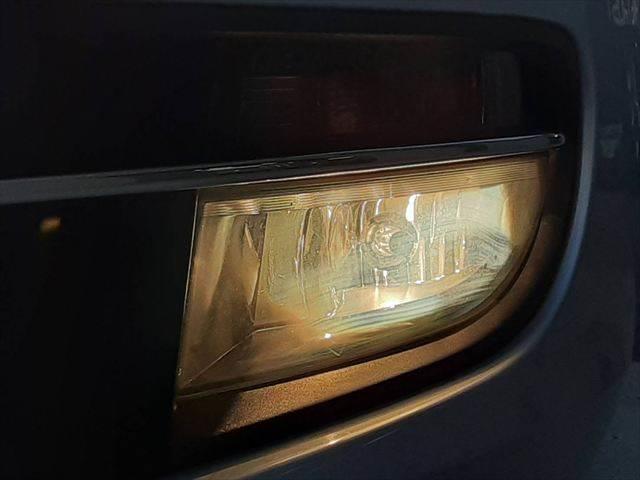 ザ・ビートル デザイン　クルーズコントロール　純正ＳＤナビ　ディスチャージヘッドランプ　バックカメラ　クリアランスソナー　禁煙車　地デジテレビ　Ｂｌｕｅｔｏｏｔｈ　ＭＴモード付シフト　ミュージックサーバー　キーレス（12枚目）