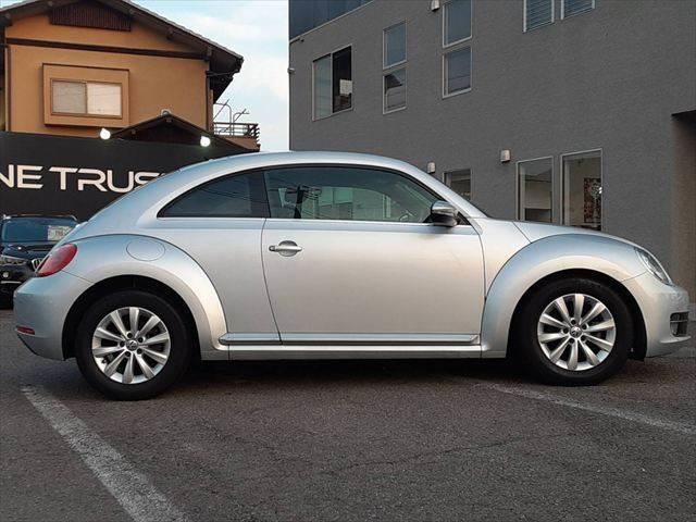 ザ・ビートル デザイン　クルーズコントロール　純正ＳＤナビ　ディスチャージヘッドランプ　バックカメラ　クリアランスソナー　禁煙車　地デジテレビ　Ｂｌｕｅｔｏｏｔｈ　ＭＴモード付シフト　ミュージックサーバー　キーレス（16枚目）