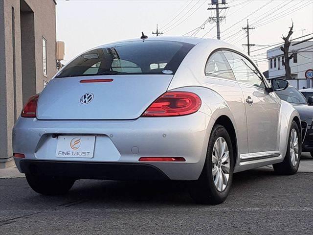 ザ・ビートル デザイン　クルーズコントロール　純正ＳＤナビ　ディスチャージヘッドランプ　バックカメラ　クリアランスソナー　禁煙車　地デジテレビ　Ｂｌｕｅｔｏｏｔｈ　ＭＴモード付シフト　ミュージックサーバー　キーレス（17枚目）