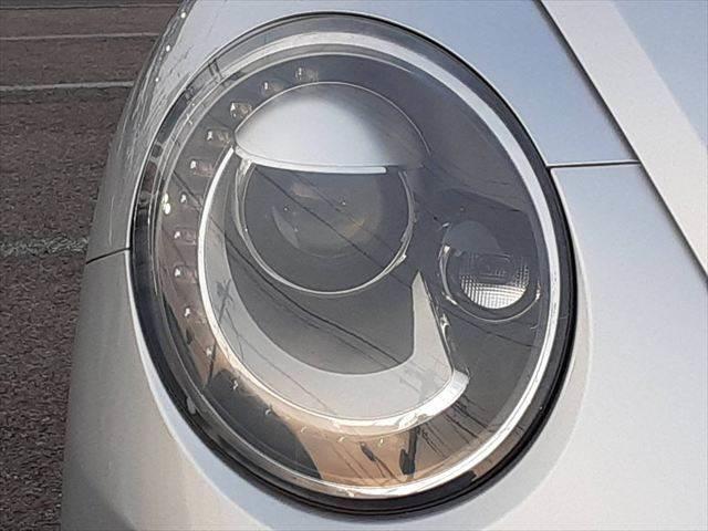 ザ・ビートル デザイン　クルーズコントロール　純正ＳＤナビ　ディスチャージヘッドランプ　バックカメラ　クリアランスソナー　禁煙車　地デジテレビ　Ｂｌｕｅｔｏｏｔｈ　ＭＴモード付シフト　ミュージックサーバー　キーレス（21枚目）