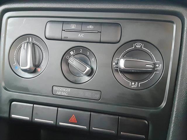 ザ・ビートル デザイン　クルーズコントロール　純正ＳＤナビ　ディスチャージヘッドランプ　バックカメラ　クリアランスソナー　禁煙車　地デジテレビ　Ｂｌｕｅｔｏｏｔｈ　ＭＴモード付シフト　ミュージックサーバー　キーレス（34枚目）