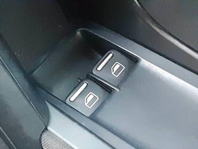 ザ・ビートル デザイン　クルーズコントロール　純正ＳＤナビ　ディスチャージヘッドランプ　バックカメラ　クリアランスソナー　禁煙車　地デジテレビ　Ｂｌｕｅｔｏｏｔｈ　ＭＴモード付シフト　ミュージックサーバー　キーレス（38枚目）