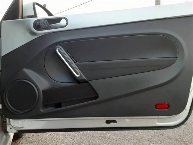 ザ・ビートル デザイン　クルーズコントロール　純正ＳＤナビ　ディスチャージヘッドランプ　バックカメラ　クリアランスソナー　禁煙車　地デジテレビ　Ｂｌｕｅｔｏｏｔｈ　ＭＴモード付シフト　ミュージックサーバー　キーレス（49枚目）