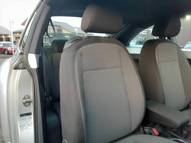 ザ・ビートル デザイン　クルーズコントロール　純正ＳＤナビ　ディスチャージヘッドランプ　バックカメラ　クリアランスソナー　禁煙車　地デジテレビ　Ｂｌｕｅｔｏｏｔｈ　ＭＴモード付シフト　ミュージックサーバー　キーレス（50枚目）