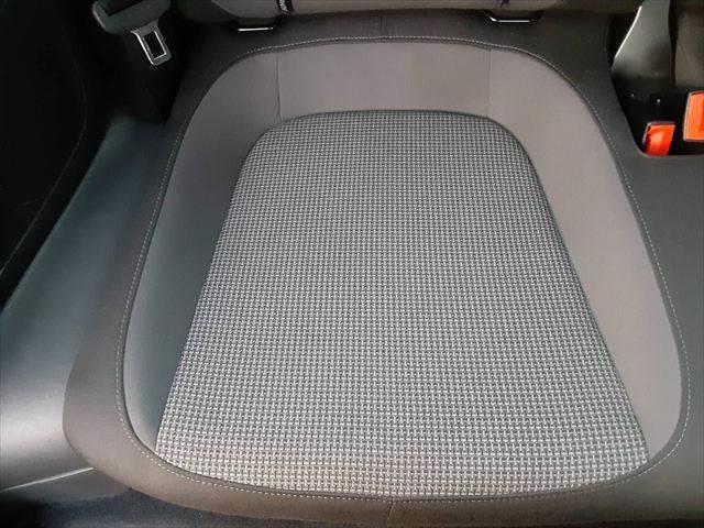 ザ・ビートル デザイン　クルーズコントロール　純正ＳＤナビ　ディスチャージヘッドランプ　バックカメラ　クリアランスソナー　禁煙車　地デジテレビ　Ｂｌｕｅｔｏｏｔｈ　ＭＴモード付シフト　ミュージックサーバー　キーレス（53枚目）