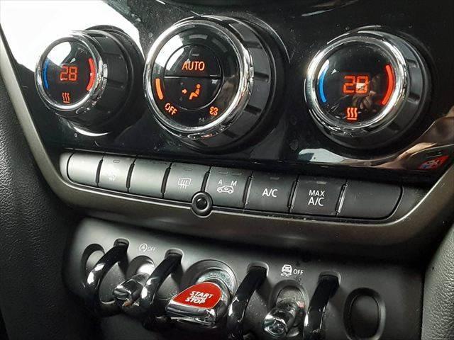 MINI クーパーD クロスオーバー ペッパーパッケージ ALL4エクステリアスタイリング アダプティブクルーズコントロール パワーバックドア LEDヘッドライト 禁煙車 純正18インチアロイホイール 純正タッチパネル インテリジェントS(34枚目)