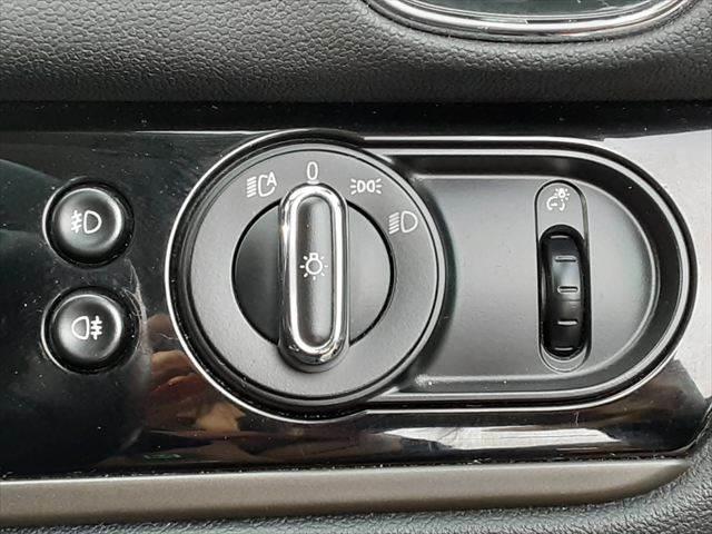 MINI クーパーD クロスオーバー ペッパーパッケージ ALL4エクステリアスタイリング アダプティブクルーズコントロール パワーバックドア LEDヘッドライト 禁煙車 純正18インチアロイホイール 純正タッチパネル インテリジェントS(39枚目)