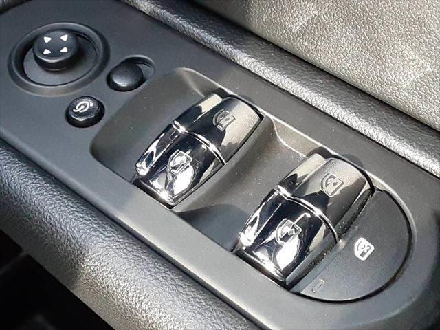 MINI クーパーD クロスオーバー ペッパーパッケージ ALL4エクステリアスタイリング アダプティブクルーズコントロール パワーバックドア LEDヘッドライト 禁煙車 純正18インチアロイホイール 純正タッチパネル インテリジェントS(42枚目)