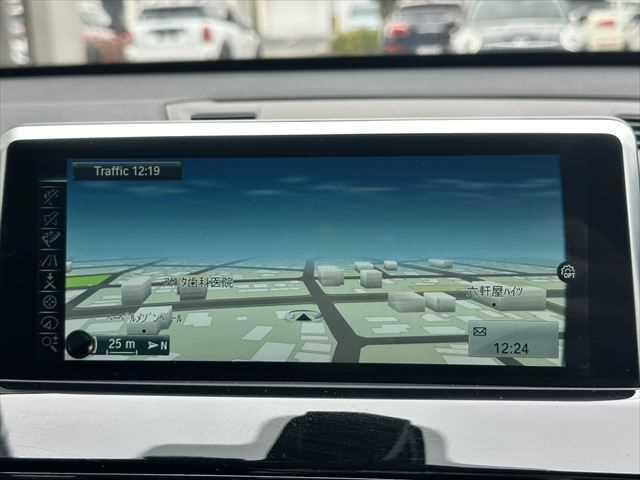 Ｘ１ ｘＤｒｉｖｅ　１８ｄ　ｘライン　コンフォートパッケージ　ドライビングアシスト　パーキングアシスト　ブラックハーフレザーシート　パワーバックドア　禁煙車　純正１８インチアルミホイール　インテリジェントセーフティ　コンフォートアクセス（4枚目）