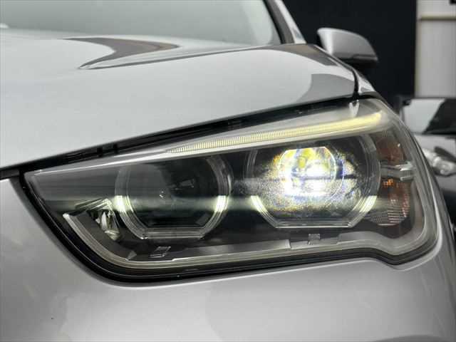 Ｘ１ ｘＤｒｉｖｅ　１８ｄ　ｘライン　コンフォートパッケージ　ドライビングアシスト　パーキングアシスト　ブラックハーフレザーシート　パワーバックドア　禁煙車　純正１８インチアルミホイール　インテリジェントセーフティ　コンフォートアクセス（11枚目）