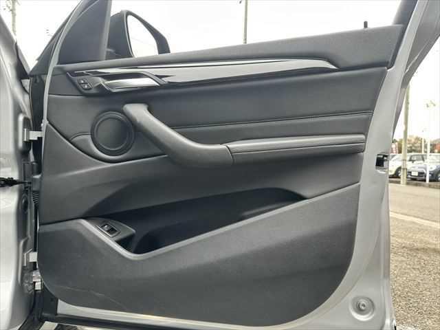 Ｘ１ ｘＤｒｉｖｅ　１８ｄ　ｘライン　コンフォートパッケージ　ドライビングアシスト　パーキングアシスト　ブラックハーフレザーシート　パワーバックドア　禁煙車　純正１８インチアルミホイール　インテリジェントセーフティ　コンフォートアクセス（47枚目）