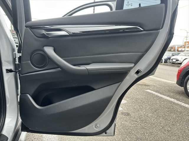 Ｘ１ ｘＤｒｉｖｅ　１８ｄ　ｘライン　コンフォートパッケージ　ドライビングアシスト　パーキングアシスト　ブラックハーフレザーシート　パワーバックドア　禁煙車　純正１８インチアルミホイール　インテリジェントセーフティ　コンフォートアクセス（50枚目）