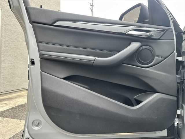 Ｘ１ ｘＤｒｉｖｅ　１８ｄ　ｘライン　コンフォートパッケージ　ドライビングアシスト　パーキングアシスト　ブラックハーフレザーシート　パワーバックドア　禁煙車　純正１８インチアルミホイール　インテリジェントセーフティ　コンフォートアクセス（53枚目）