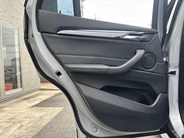 Ｘ１ ｘＤｒｉｖｅ　１８ｄ　ｘライン　コンフォートパッケージ　ドライビングアシスト　パーキングアシスト　ブラックハーフレザーシート　パワーバックドア　禁煙車　純正１８インチアルミホイール　インテリジェントセーフティ　コンフォートアクセス（56枚目）