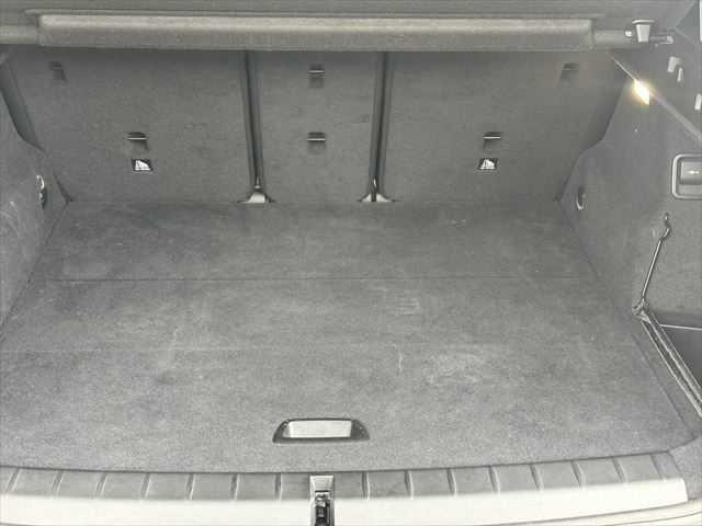 Ｘ１ ｘＤｒｉｖｅ　２０ｉ　ｘライン　コンフォートパッケージ　ドライビングアシスト　パーキングアシスト　パワーバックドア　ＬＥＤヘッドライト　禁煙車　インテリジェントセーフティ　コンフォートアクセス　純正１８インチアルミホイール（9枚目）