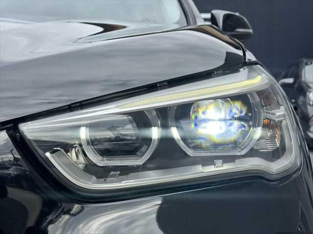 Ｘ１ ｘＤｒｉｖｅ　２０ｉ　ｘライン　コンフォートパッケージ　ドライビングアシスト　パーキングアシスト　パワーバックドア　ＬＥＤヘッドライト　禁煙車　インテリジェントセーフティ　コンフォートアクセス　純正１８インチアルミホイール（11枚目）