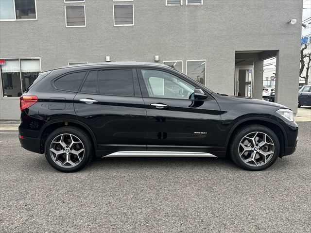 Ｘ１ ｘＤｒｉｖｅ　２０ｉ　ｘライン　コンフォートパッケージ　ドライビングアシスト　パーキングアシスト　パワーバックドア　ＬＥＤヘッドライト　禁煙車　インテリジェントセーフティ　コンフォートアクセス　純正１８インチアルミホイール（16枚目）