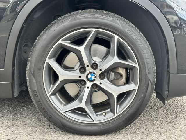 Ｘ１ ｘＤｒｉｖｅ　２０ｉ　ｘライン　コンフォートパッケージ　ドライビングアシスト　パーキングアシスト　パワーバックドア　ＬＥＤヘッドライト　禁煙車　インテリジェントセーフティ　コンフォートアクセス　純正１８インチアルミホイール（27枚目）