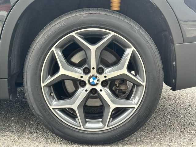 Ｘ１ ｘＤｒｉｖｅ　２０ｉ　ｘライン　コンフォートパッケージ　ドライビングアシスト　パーキングアシスト　パワーバックドア　ＬＥＤヘッドライト　禁煙車　インテリジェントセーフティ　コンフォートアクセス　純正１８インチアルミホイール（28枚目）