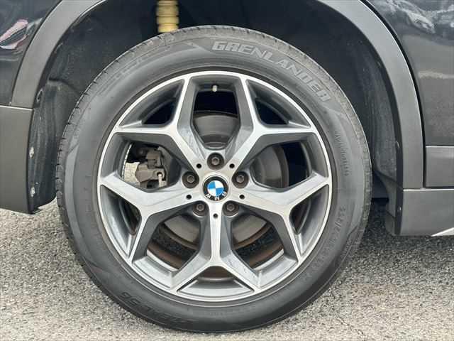 Ｘ１ ｘＤｒｉｖｅ　２０ｉ　ｘライン　コンフォートパッケージ　ドライビングアシスト　パーキングアシスト　パワーバックドア　ＬＥＤヘッドライト　禁煙車　インテリジェントセーフティ　コンフォートアクセス　純正１８インチアルミホイール（29枚目）