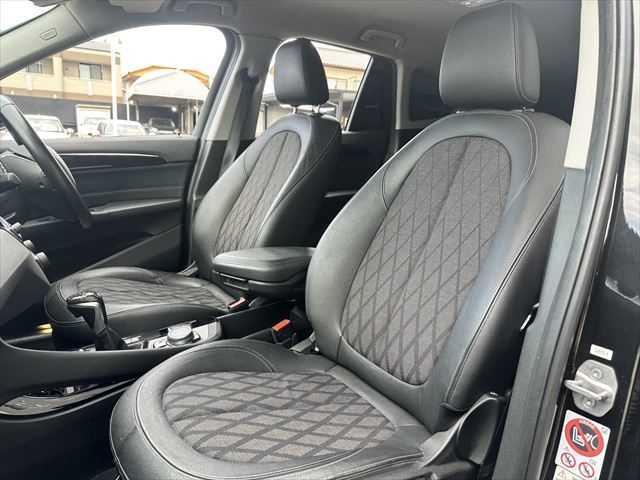 Ｘ１ ｘＤｒｉｖｅ　２０ｉ　ｘライン　コンフォートパッケージ　ドライビングアシスト　パーキングアシスト　パワーバックドア　ＬＥＤヘッドライト　禁煙車　インテリジェントセーフティ　コンフォートアクセス　純正１８インチアルミホイール（31枚目）