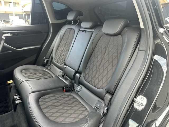 Ｘ１ ｘＤｒｉｖｅ　２０ｉ　ｘライン　コンフォートパッケージ　ドライビングアシスト　パーキングアシスト　パワーバックドア　ＬＥＤヘッドライト　禁煙車　インテリジェントセーフティ　コンフォートアクセス　純正１８インチアルミホイール（32枚目）