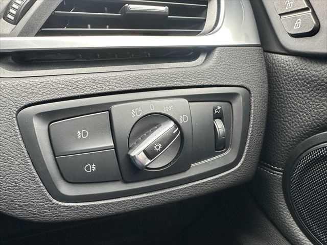 Ｘ１ ｘＤｒｉｖｅ　２０ｉ　ｘライン　コンフォートパッケージ　ドライビングアシスト　パーキングアシスト　パワーバックドア　ＬＥＤヘッドライト　禁煙車　インテリジェントセーフティ　コンフォートアクセス　純正１８インチアルミホイール（39枚目）