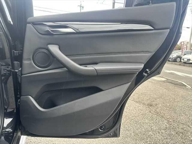 Ｘ１ ｘＤｒｉｖｅ　２０ｉ　ｘライン　コンフォートパッケージ　ドライビングアシスト　パーキングアシスト　パワーバックドア　ＬＥＤヘッドライト　禁煙車　インテリジェントセーフティ　コンフォートアクセス　純正１８インチアルミホイール（49枚目）