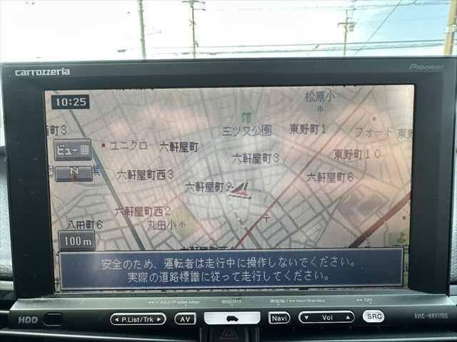 Ｘ１ ｓＤｒｉｖｅ　２０ｉ　ｘライン　ＨＤＤナビ　バックカメラ　ＨＩＤヘッドライト　フルセグＴＶ　純正１９インチアルミホイール　禁煙車　ハーフレザーシート　ＭＴモード付シフト　ＥＴＣ　ルーフレール　アイドリングストップ　スマートキー（4枚目）